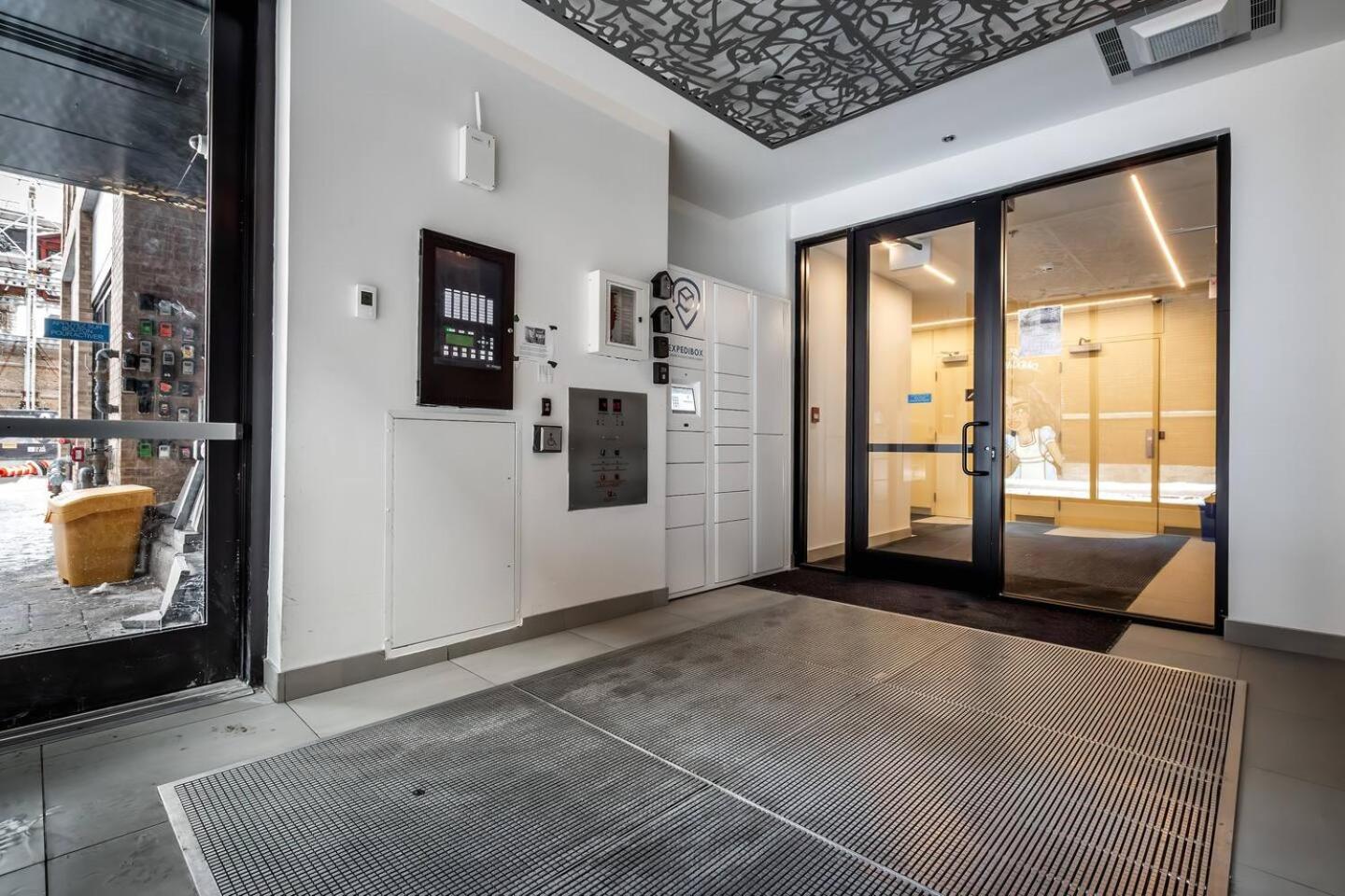 Luxurious condo downtown