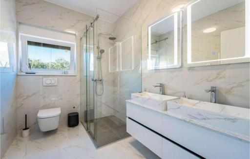 Luxurious beachfront Villa with sea view - by TA Leut Agency view 3
