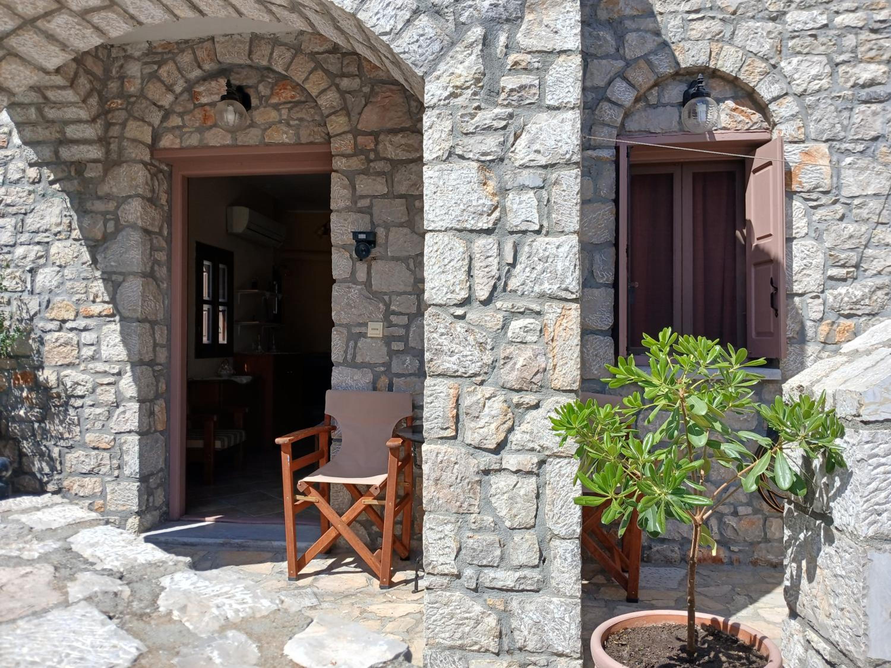 Avgonima Family's Rooms I view 3