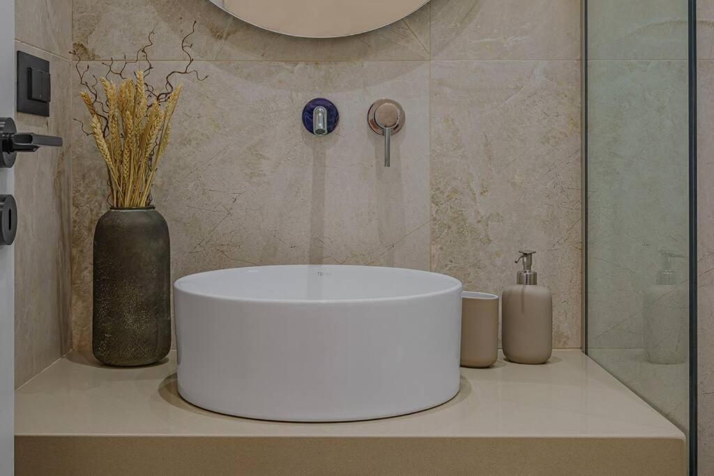 Lavris Seaside Apartment photo 4