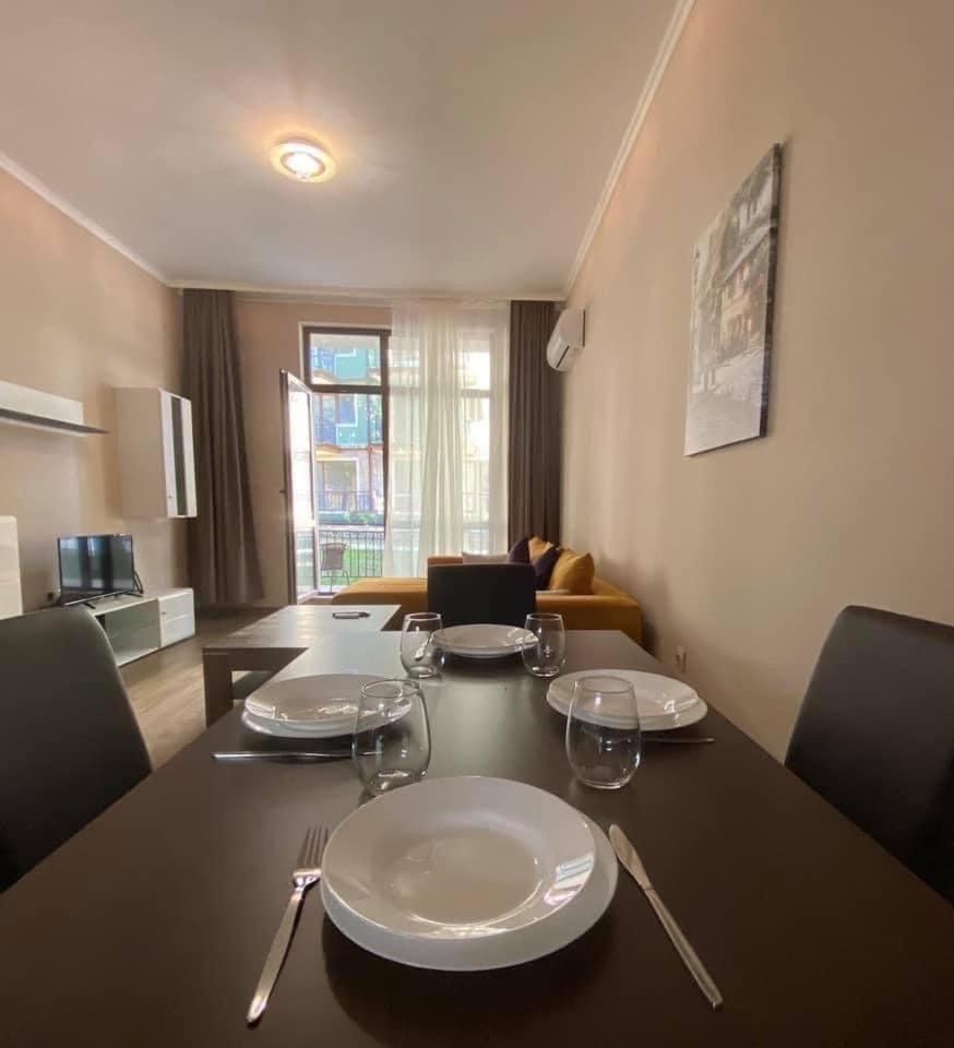 1BR Flora