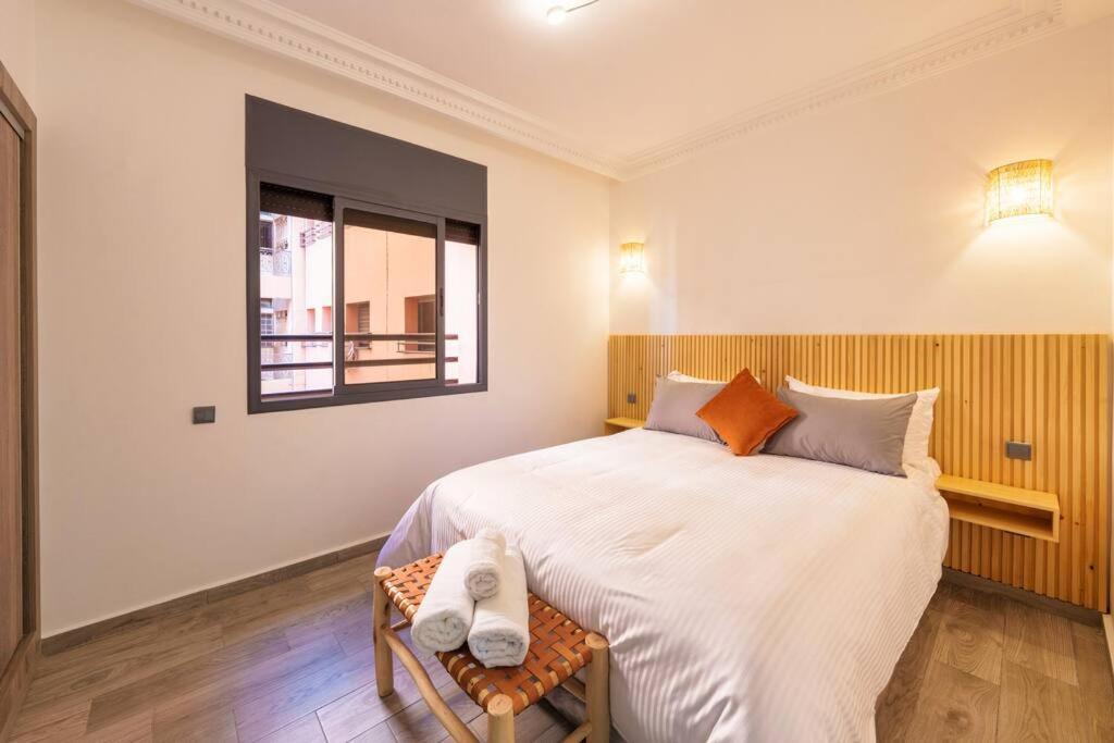 Central Living: Urban Apartment view 5