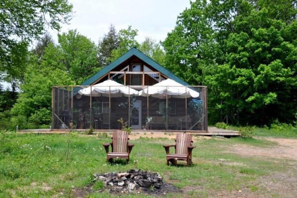 Lakefront Cottage in Muskoka
