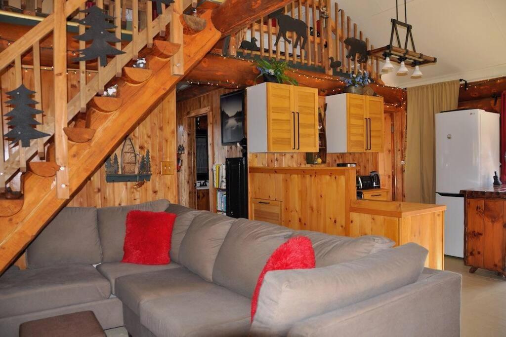 Lakefront Cottage in Muskoka