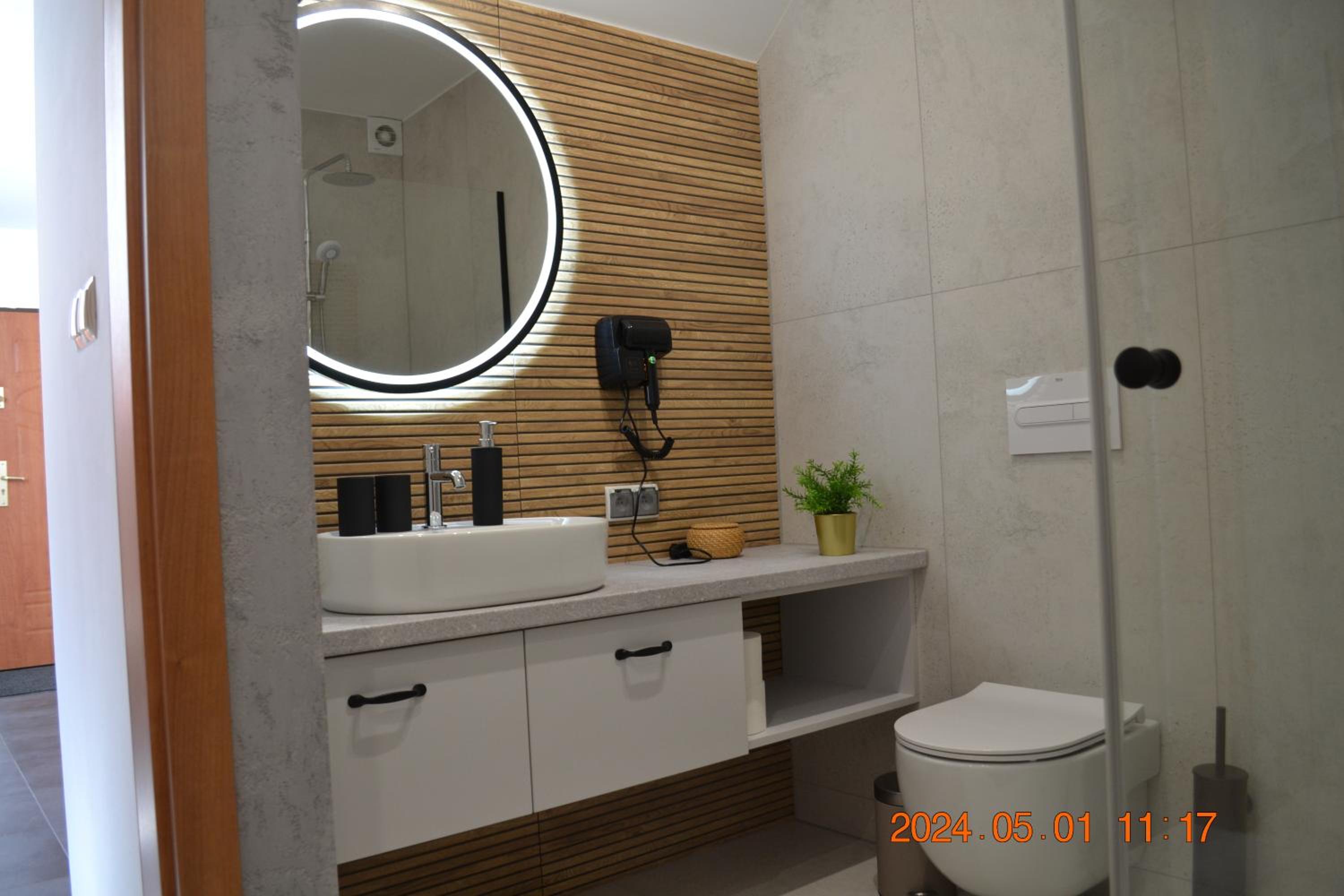 Photo 18