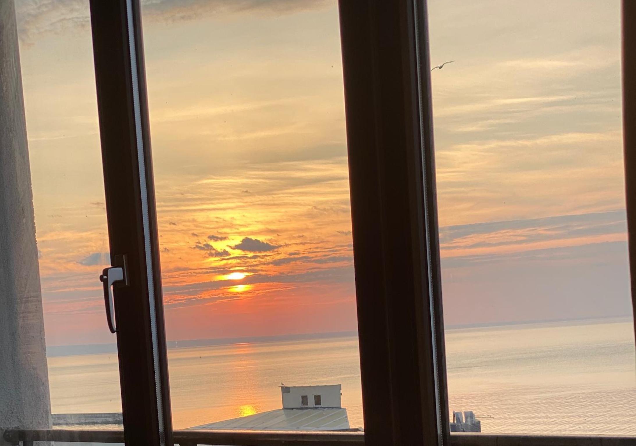 Spacious seaview apartments, 100m to the beach