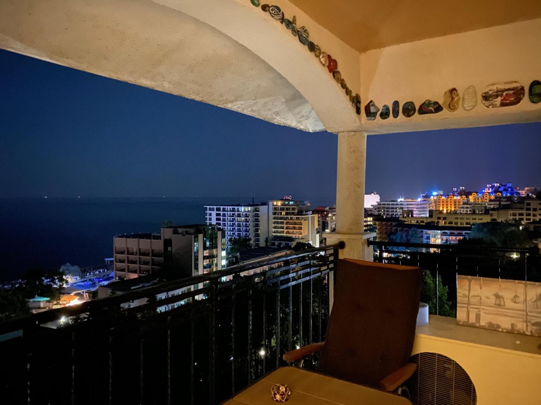 Spacious seaview apartments, 100m to the beach