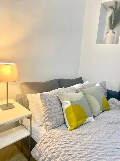 Spacious studio, 5 mins to Victoria station, Central London