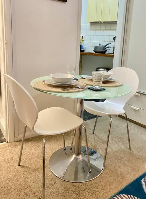 Spacious studio, 5 mins to Victoria station, Central London
