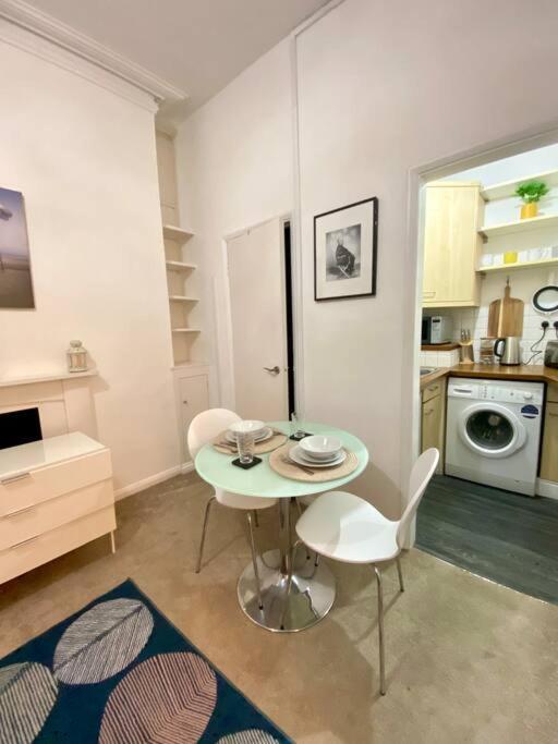Spacious studio, 5 mins to Victoria station, Central London