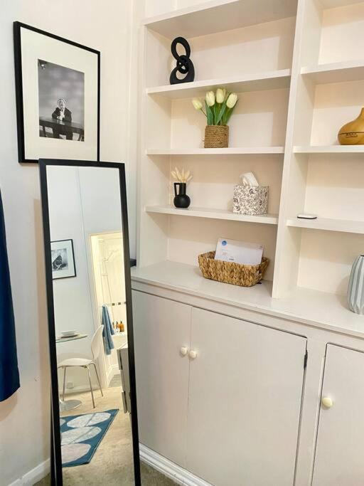 Spacious studio, 5 mins to Victoria station, Central London