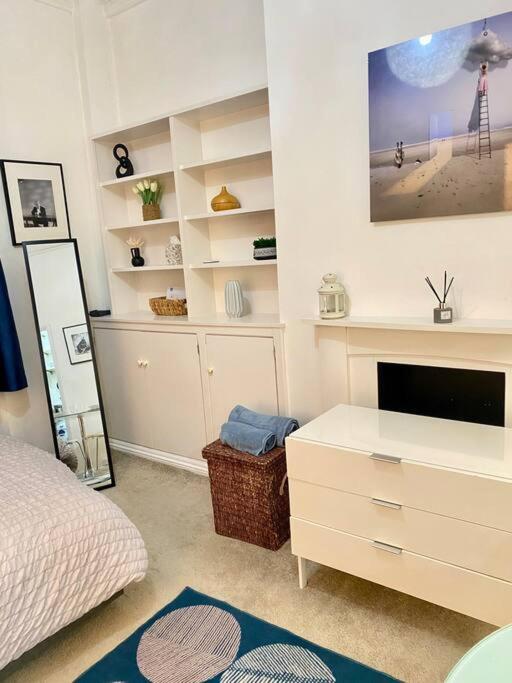 Spacious studio, 5 mins to Victoria station, Central London