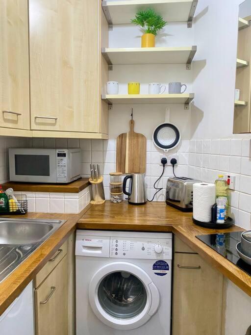 Spacious studio, 5 mins to Victoria station, Central London