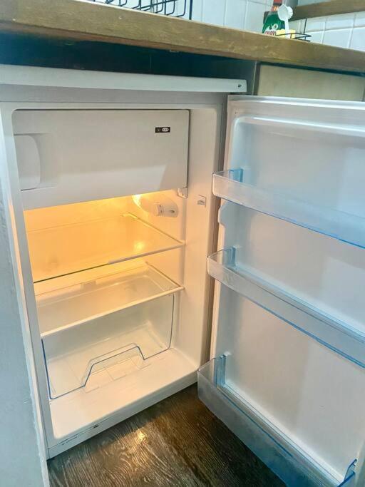 Spacious studio, 5 mins to Victoria station, Central London