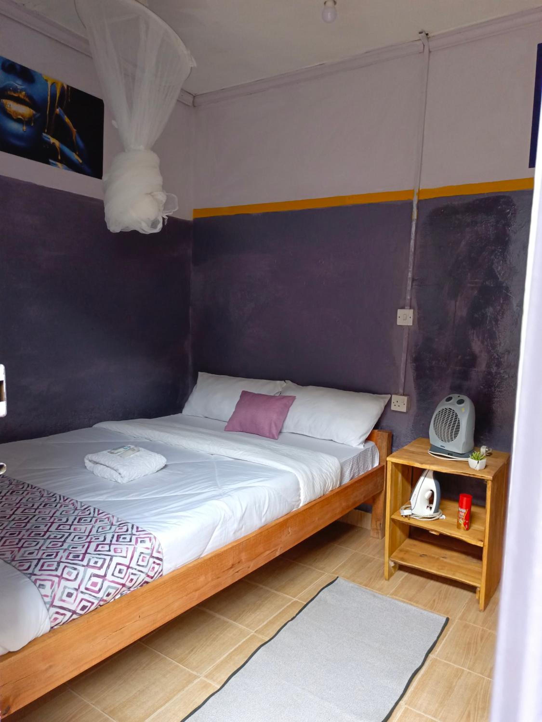 Wrech House Sagana 1989 - PAY BEFORE ARRIVAL -3 Rooms, 4 Beds, Kitchen & Bathroom view 3