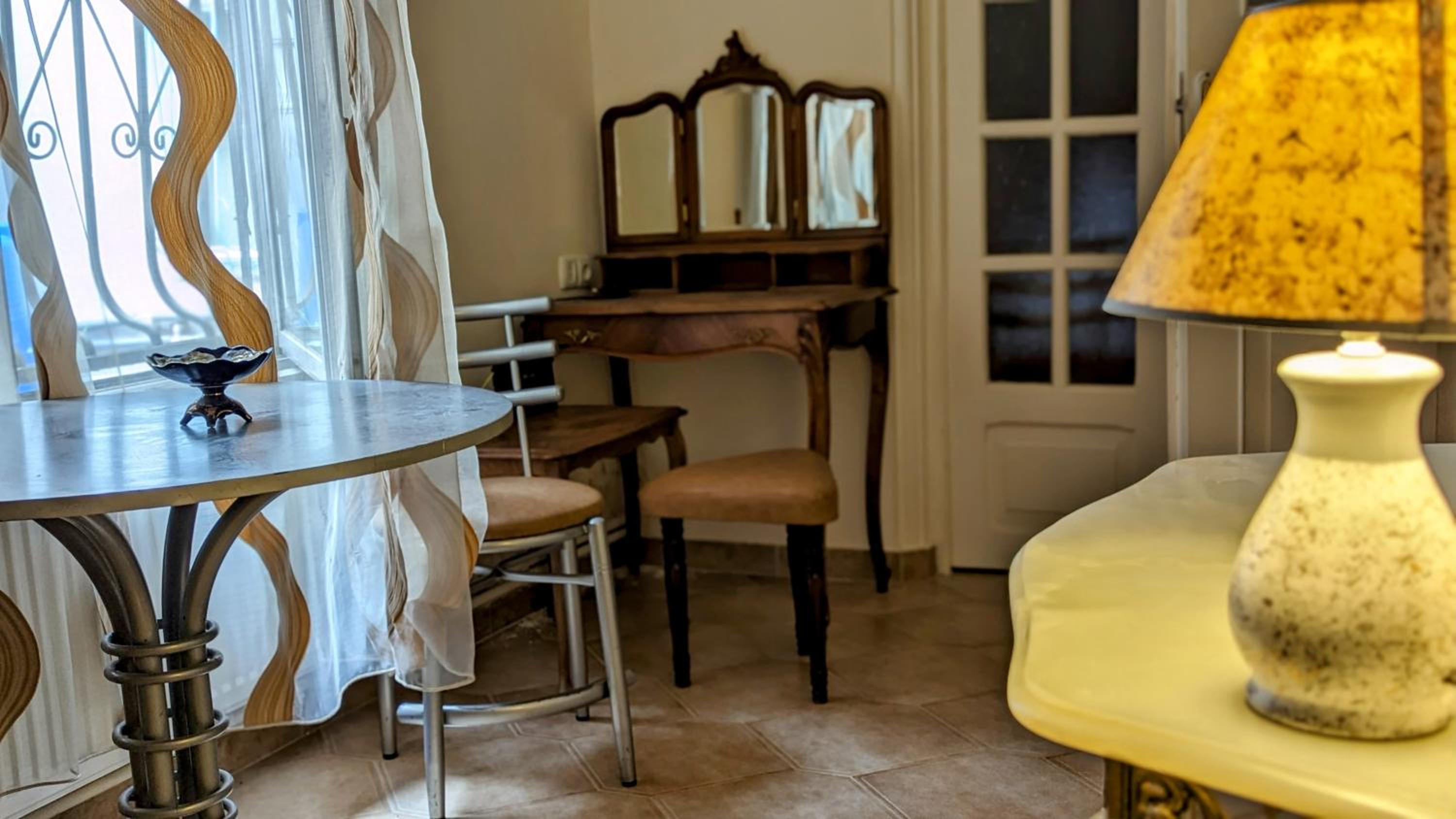 Maximilian Apartment