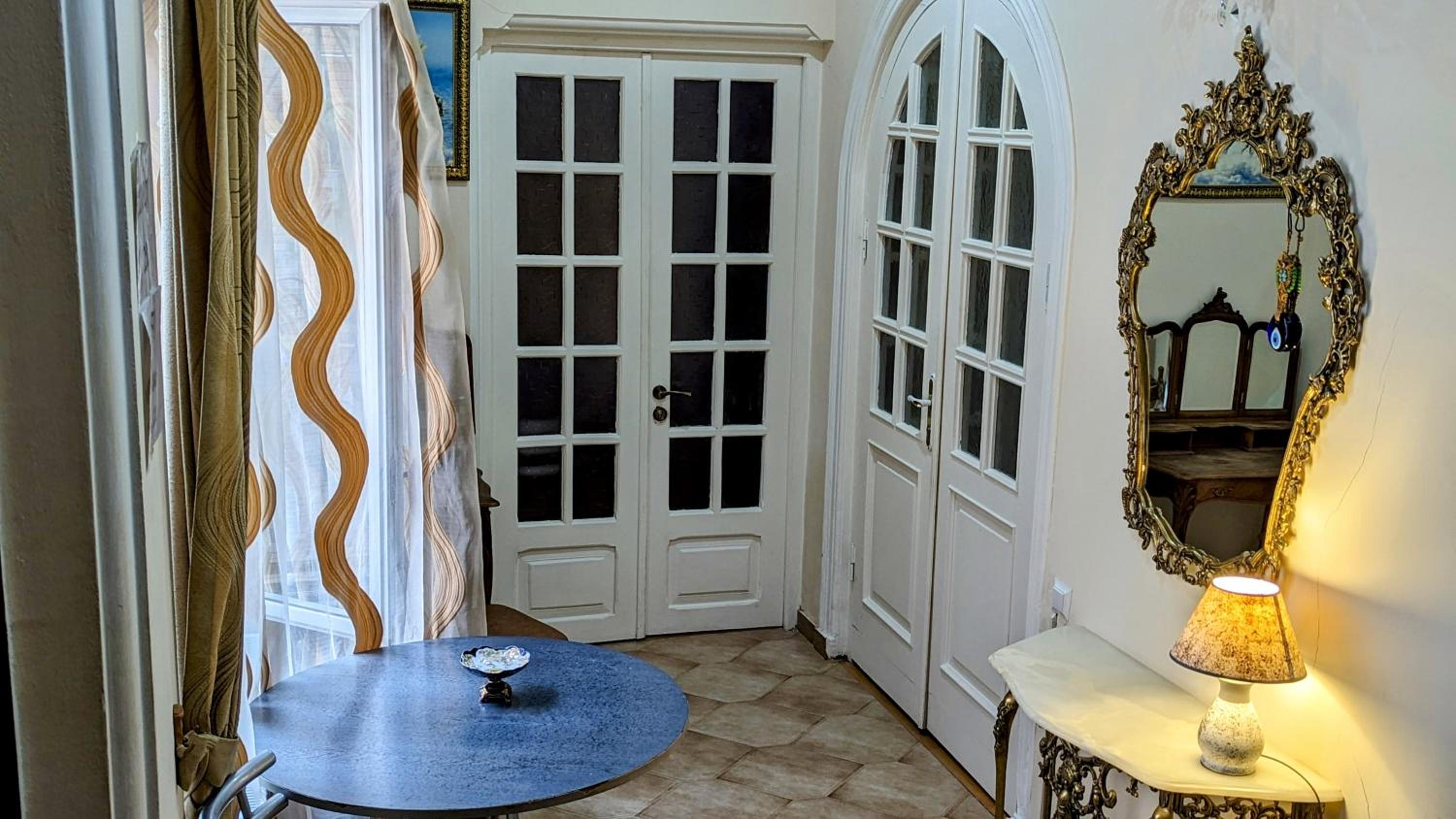 Maximilian Apartment