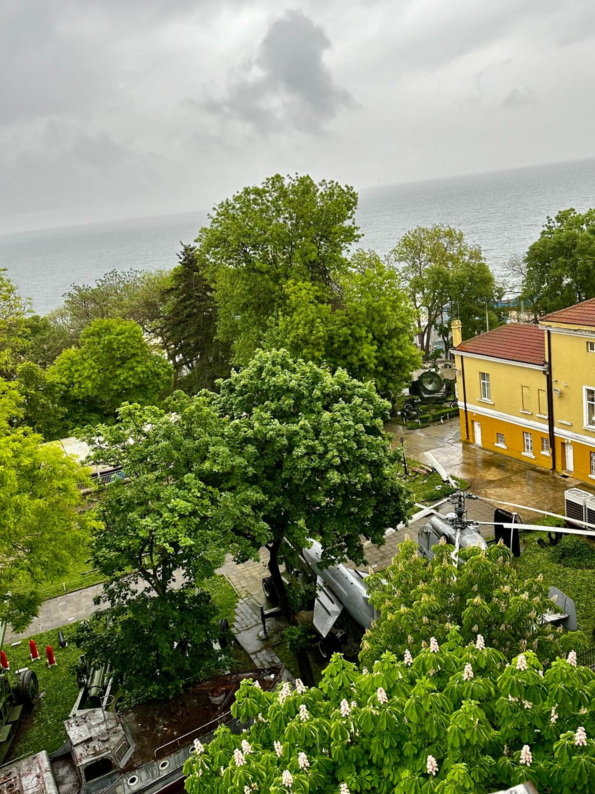Glarus Apartment with Infinity Sea View