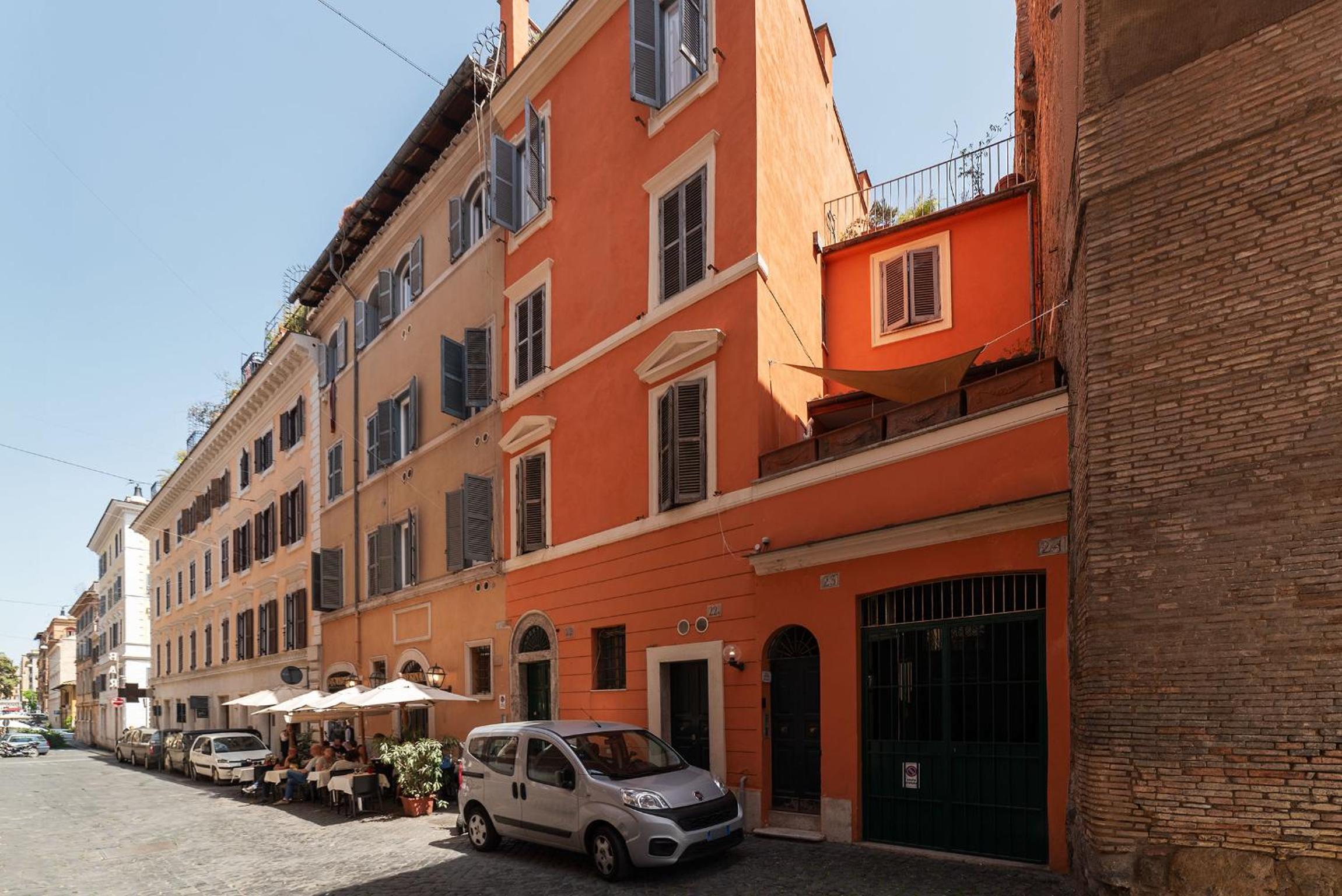 2 BR Flat with Vatican Terrace