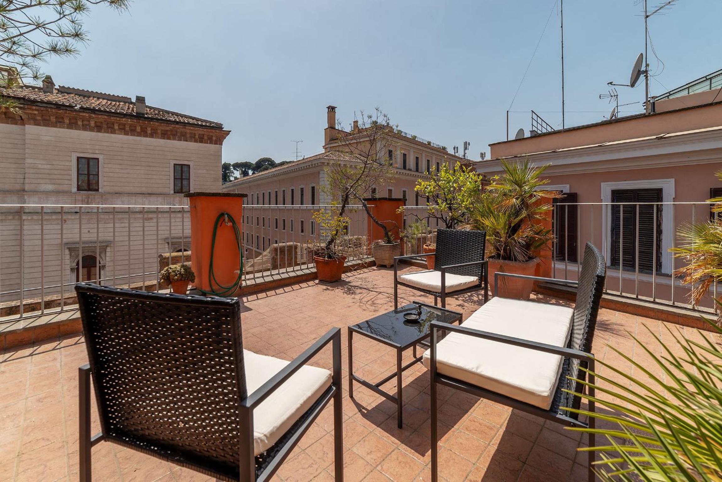2 BR Flat with Vatican Terrace