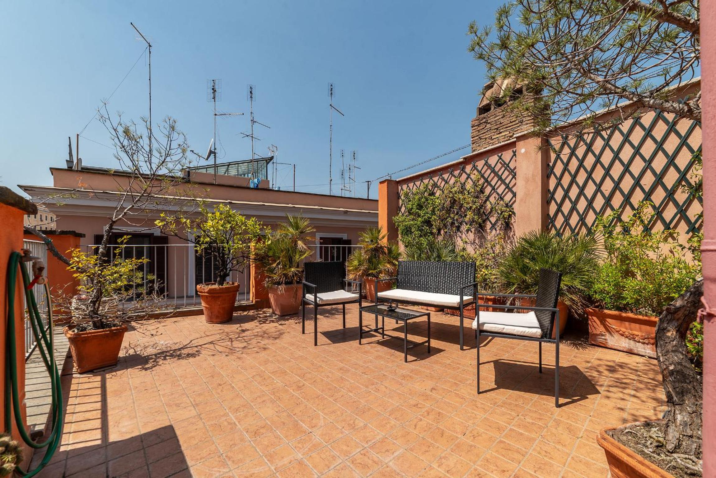 2 BR Flat with Vatican Terrace