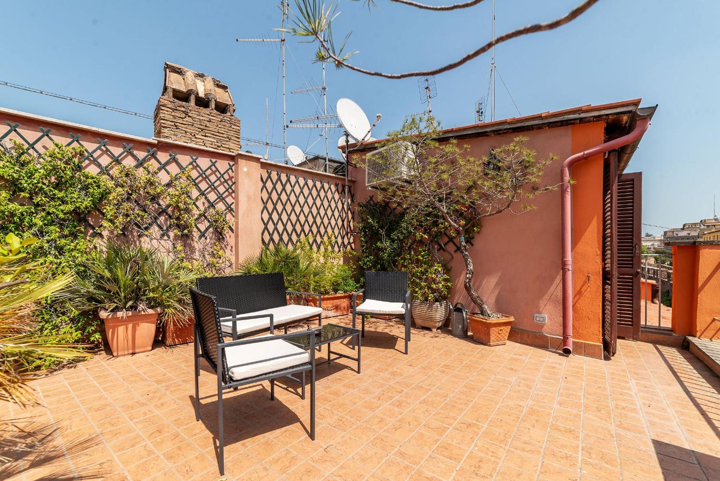 2 BR Flat with Vatican Terrace