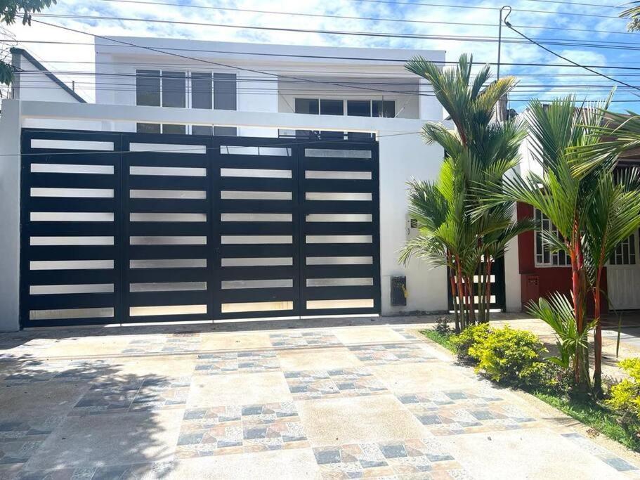 Casa con piscina en zona urbana - San Martín