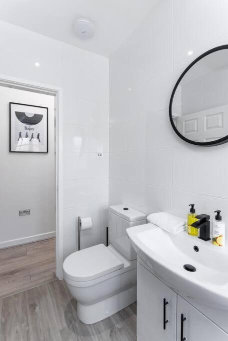 Rodney Street-1 Bed Apt view 5