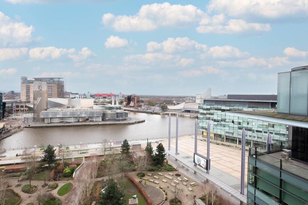 Stylish MediaCity 2Bed, Sleeps 6, Amazing Views view 2