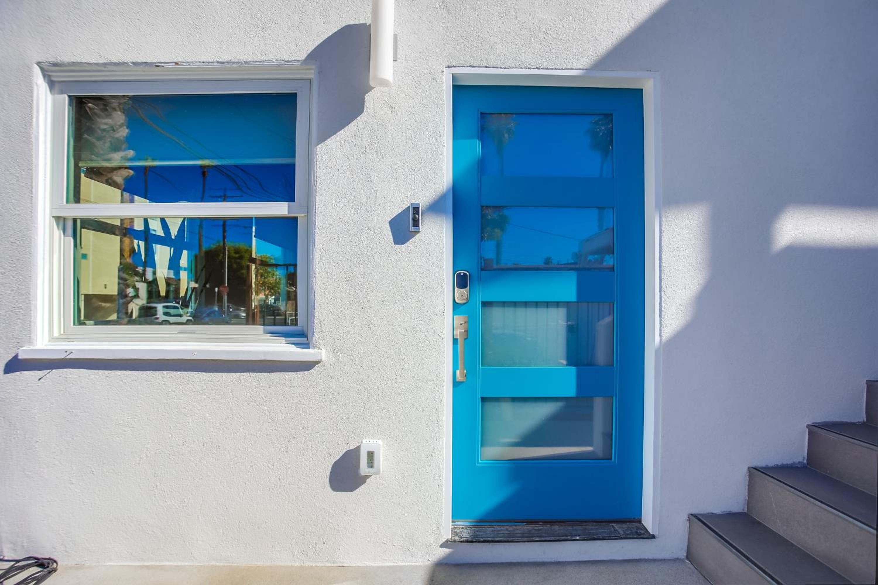 Newly Renovated 3BR Modern Apt in Heart of Ocean Beach view 2