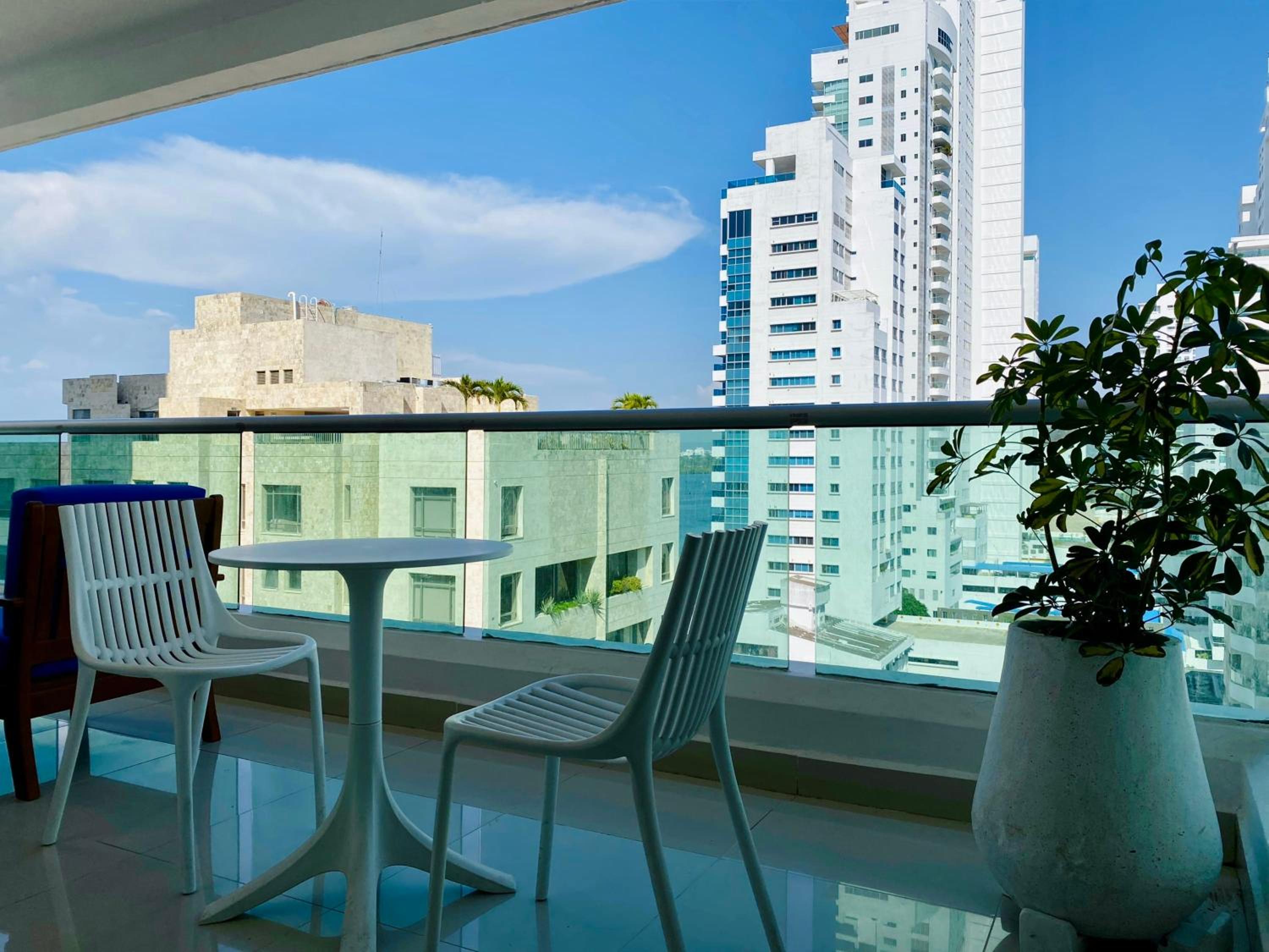 Wonderful 2BR with impressive view