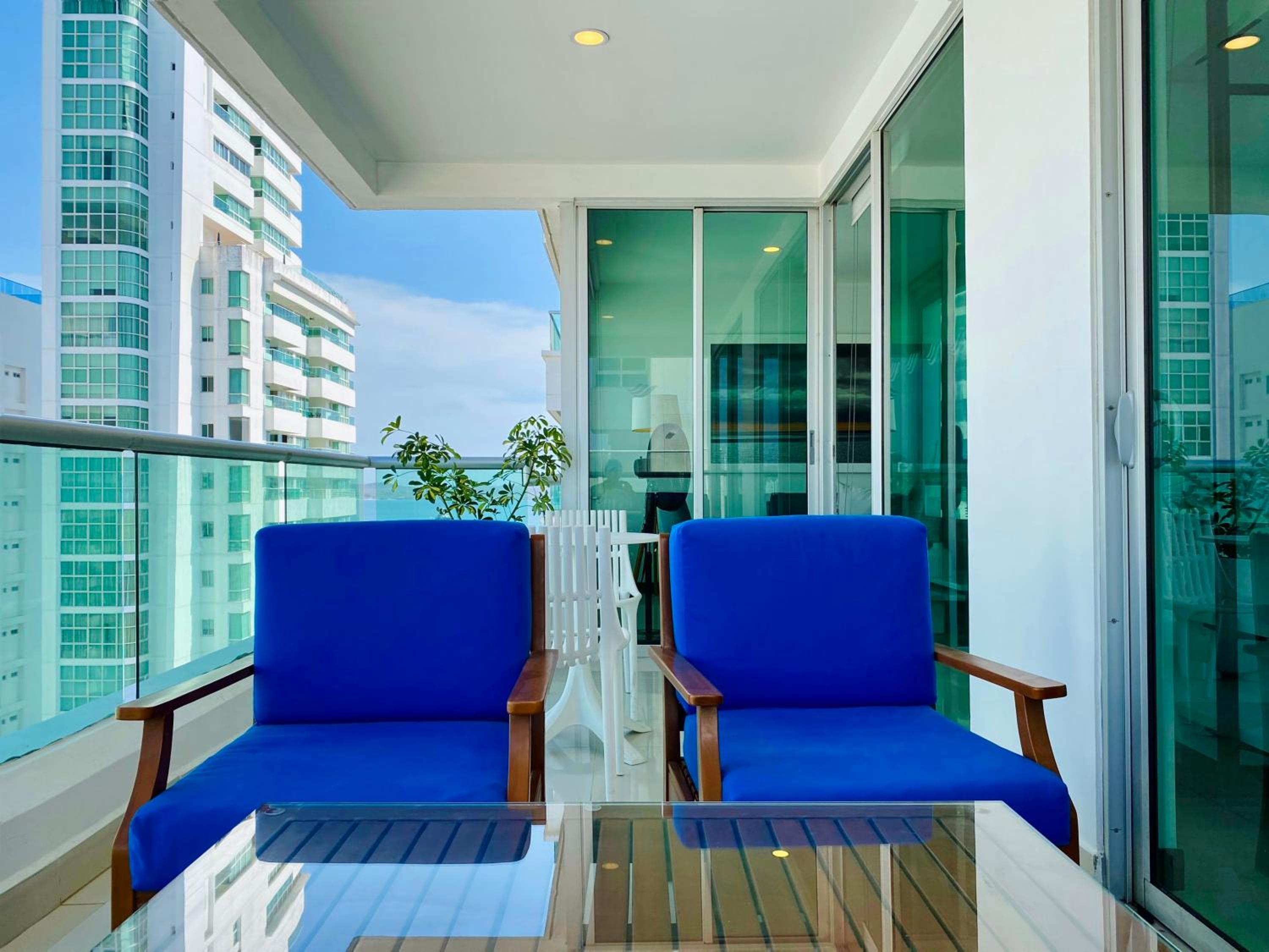 Wonderful 2BR with impressive view
