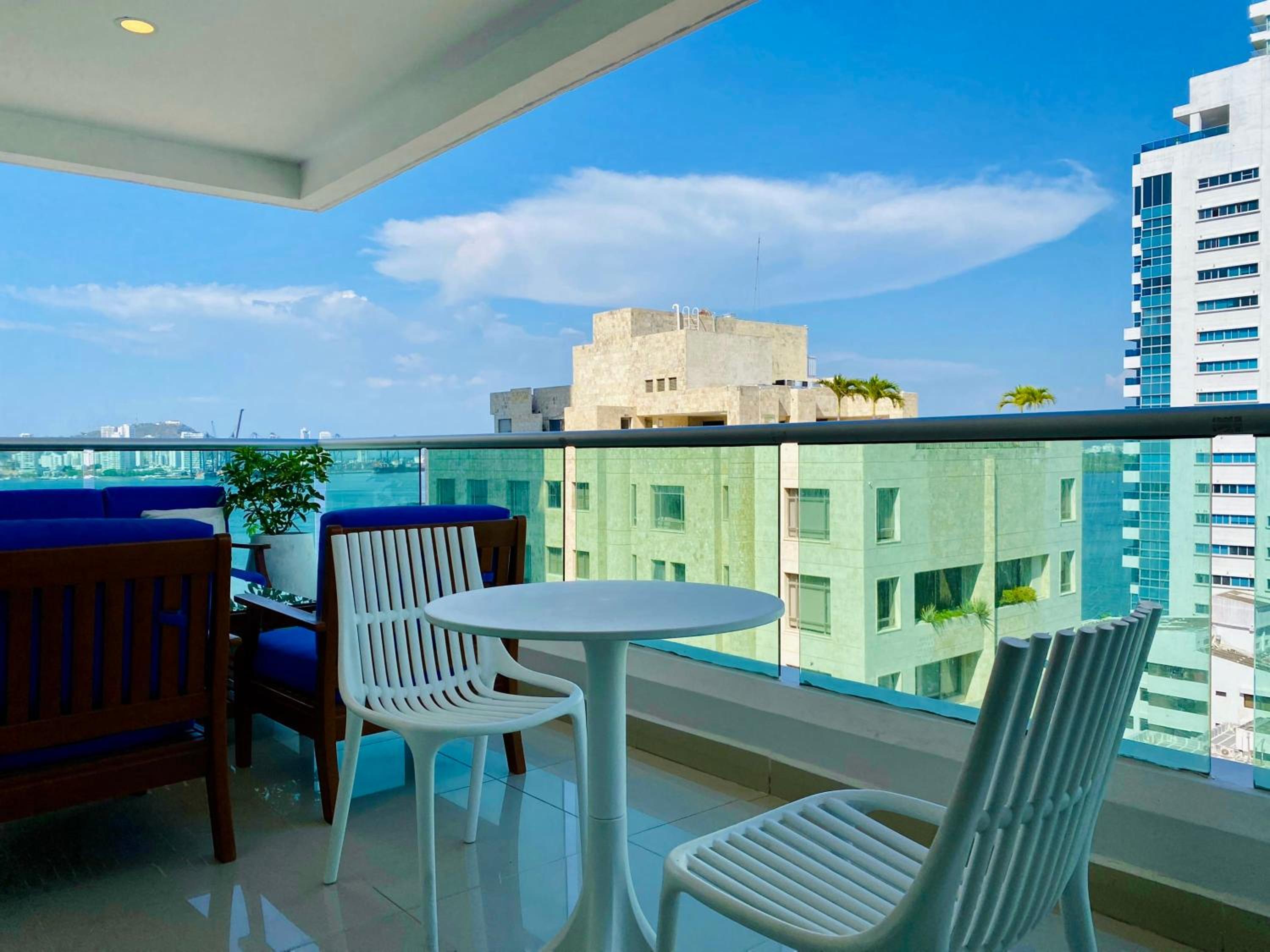 Wonderful 2BR with impressive view