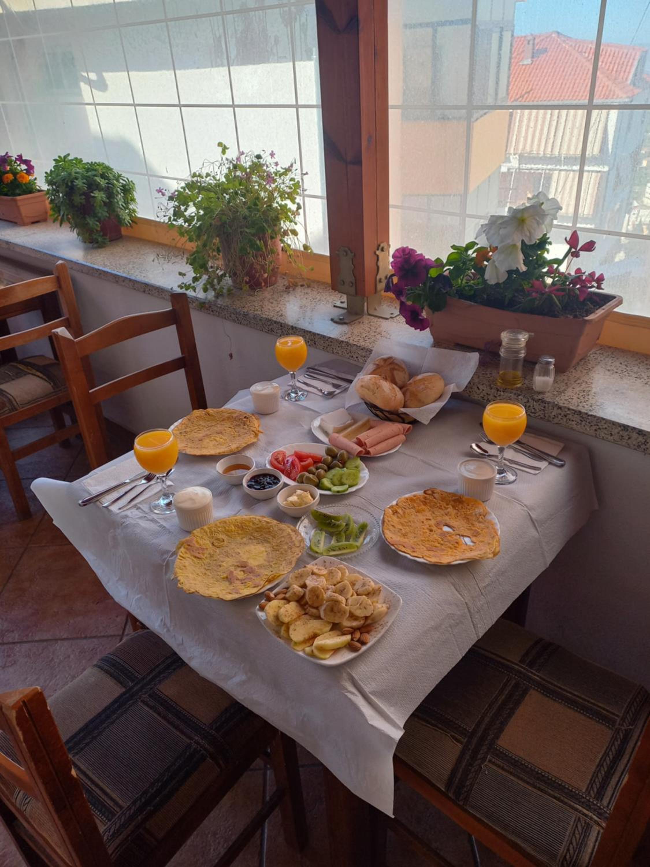 Vila HK is a cozy and welcoming house in the heart of Kruje It offers comfortable accommodation,free public parking nearby,and breakfast included,ensuring 