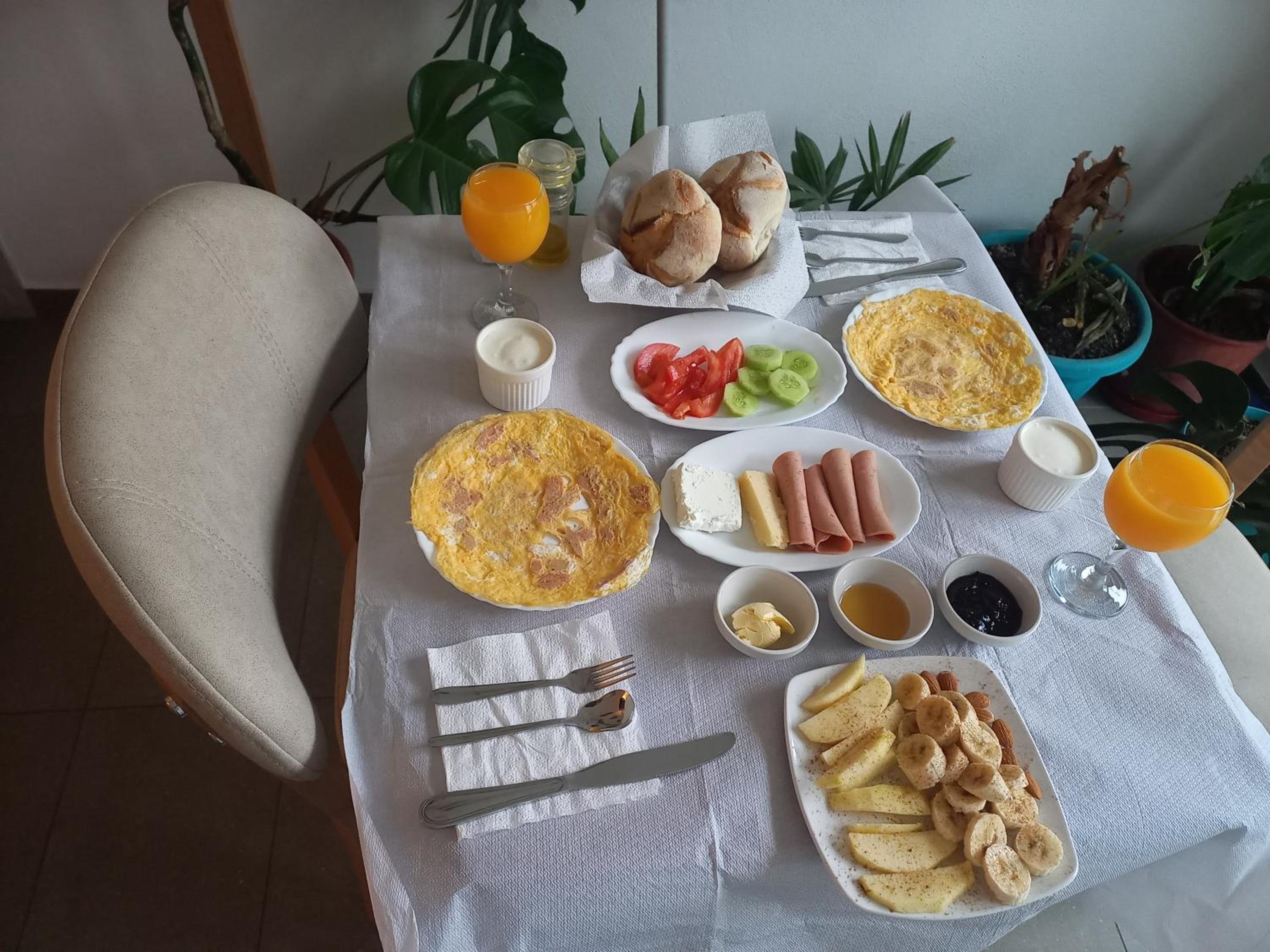Vila HK is a cozy and welcoming house in the heart of Kruje It offers comfortable accommodation,free public parking nearby,and breakfast included,ensuring 