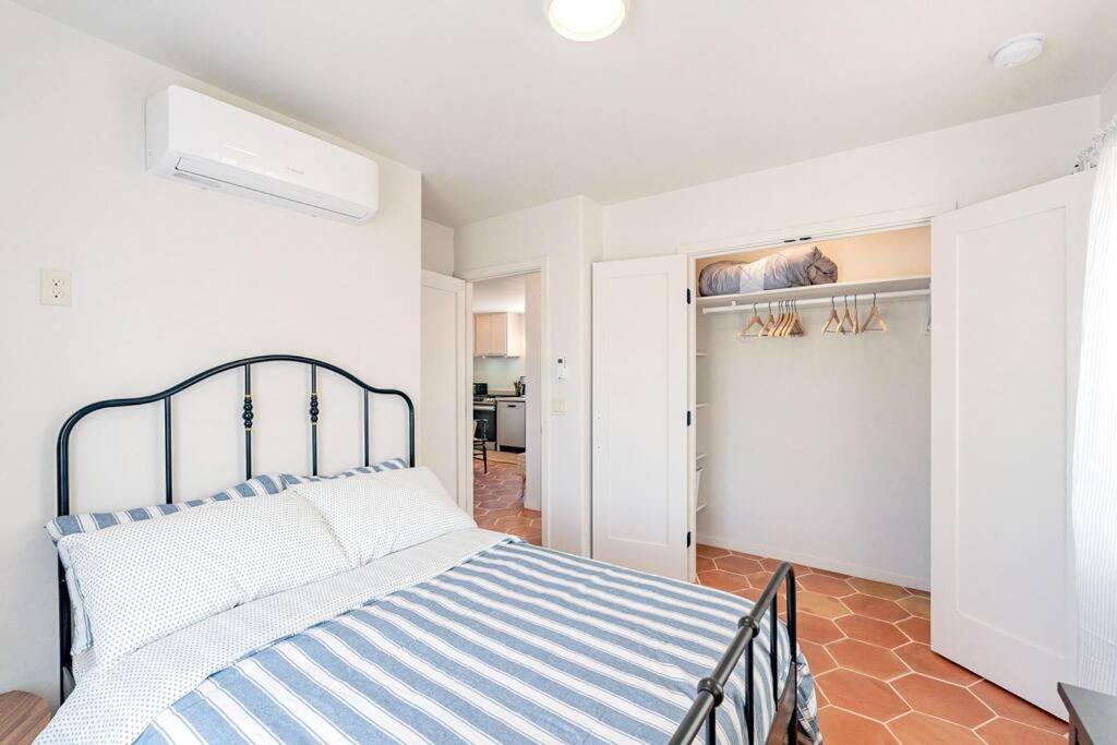 Casa Hermosa - Cute & Cozy 2BR 1BA Adobe w Firepit Near UA & UMC view 3