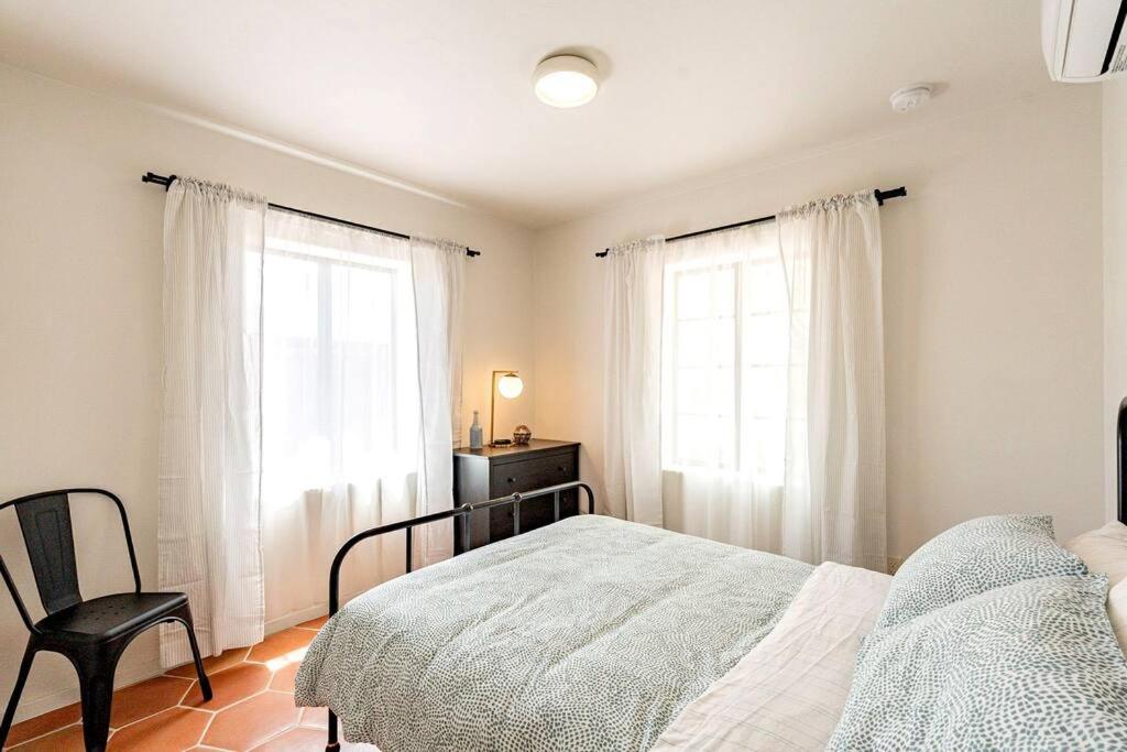 Casa Hermosa - Cute & Cozy 2BR 1BA Adobe w Firepit Near UA & UMC view 4