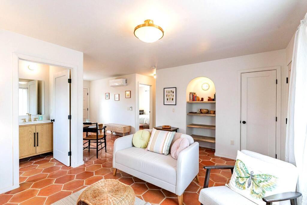 Casa Hermosa - Cute & Cozy 2BR 1BA Adobe w Firepit Near UA & UMC view 5