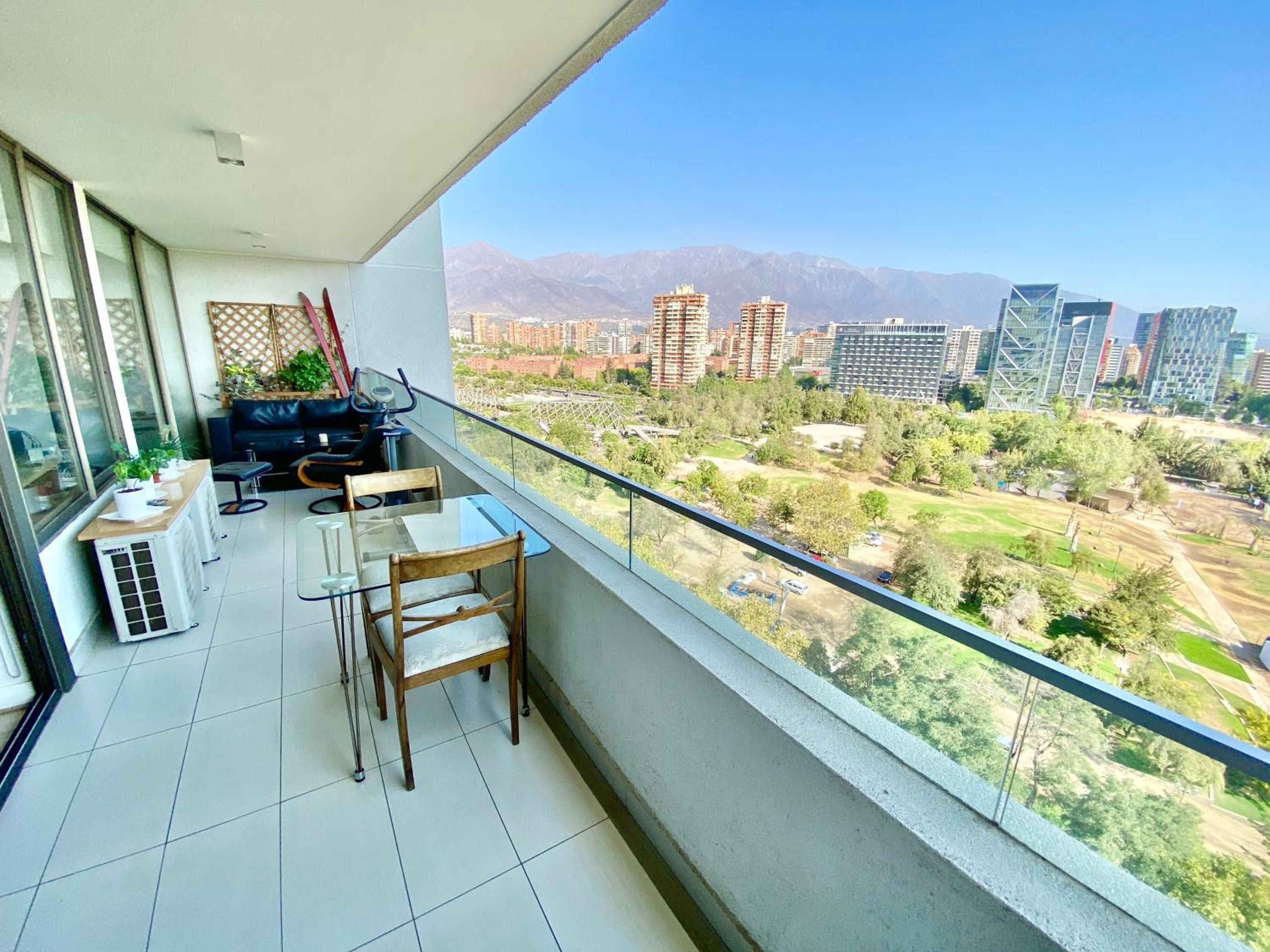 Departamento con gran vista a pasos de Parque Arauco