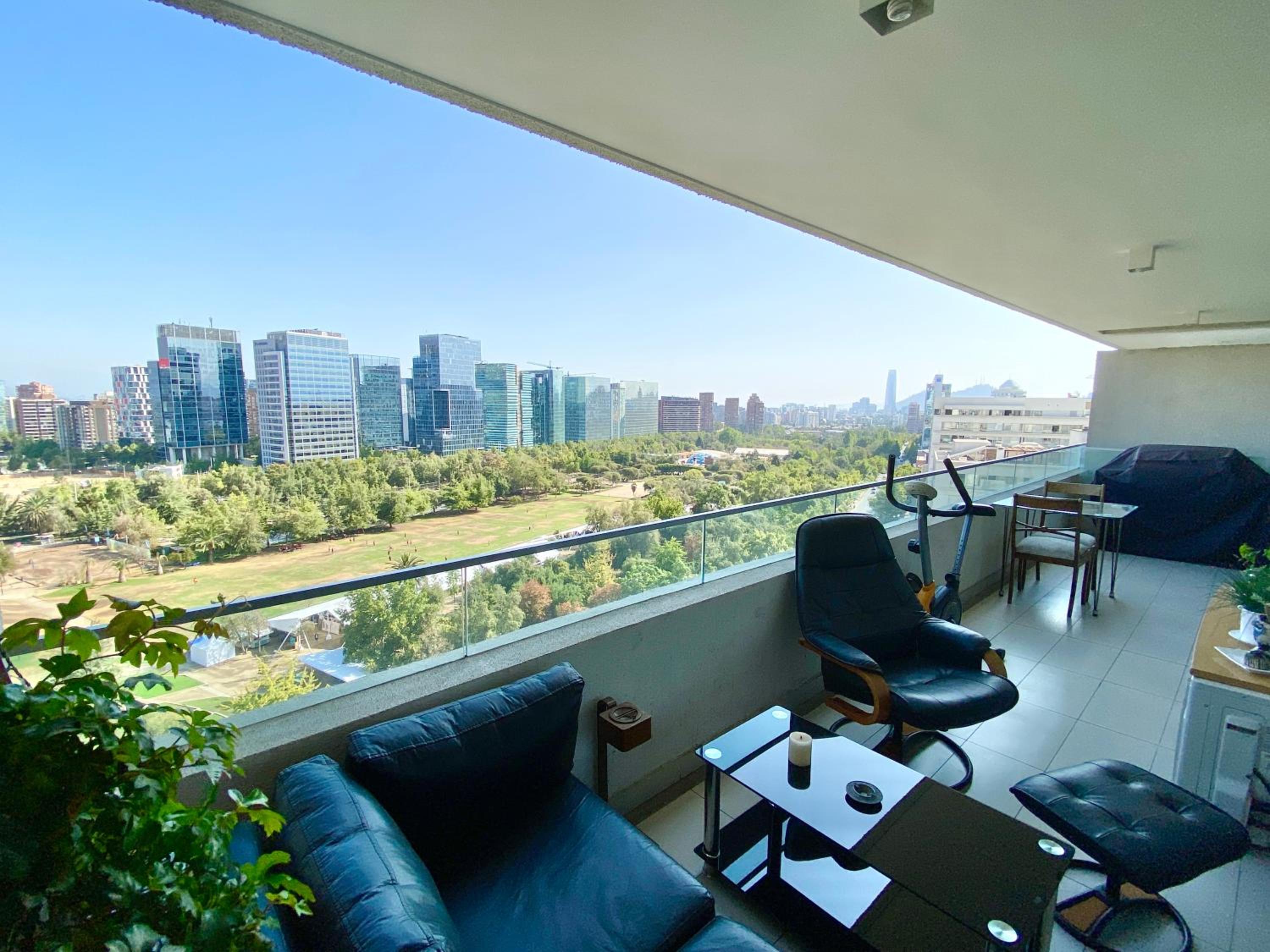 Departamento con gran vista a pasos de Parque Arauco