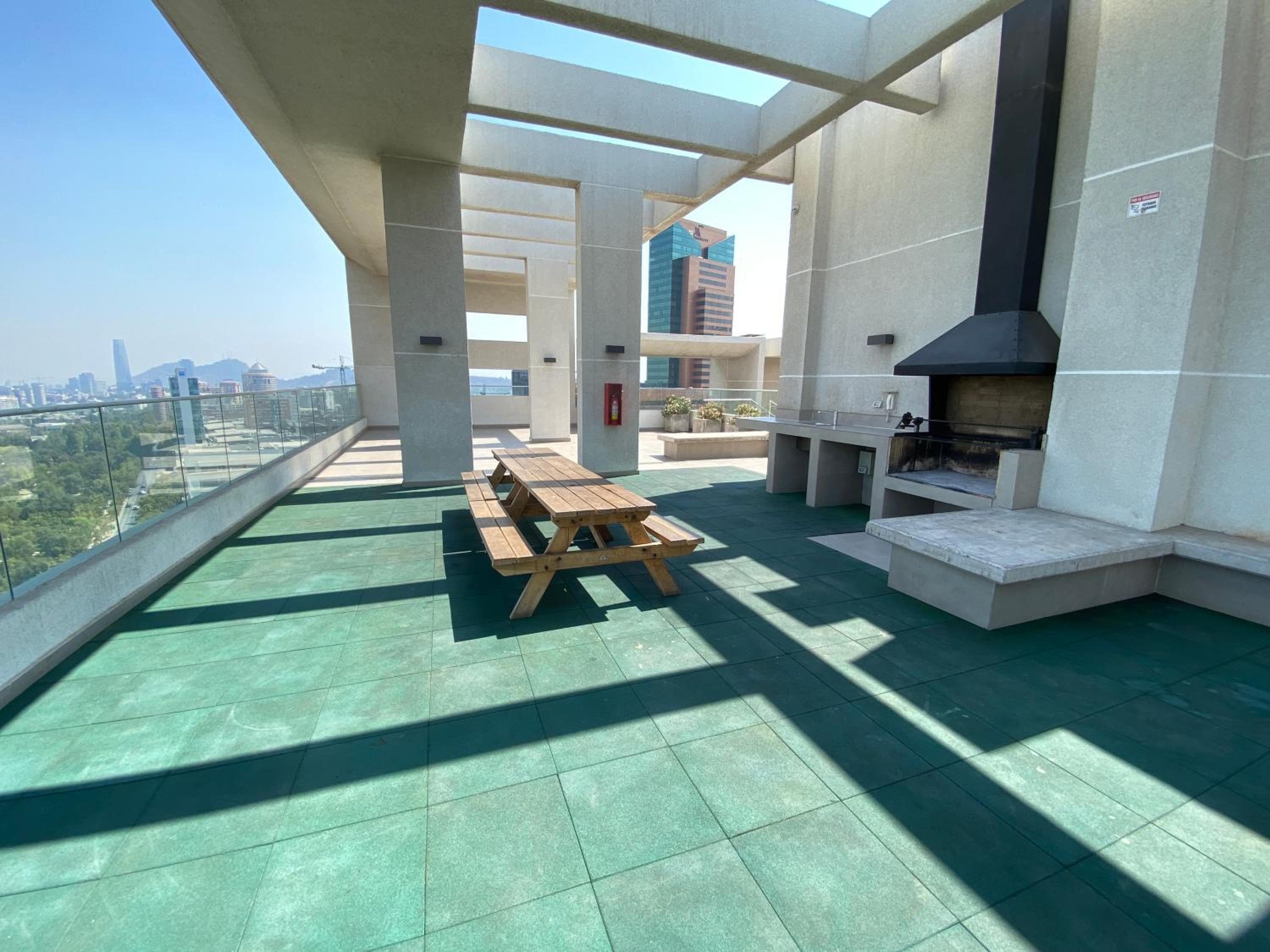 Departamento con gran vista a pasos de Parque Arauco