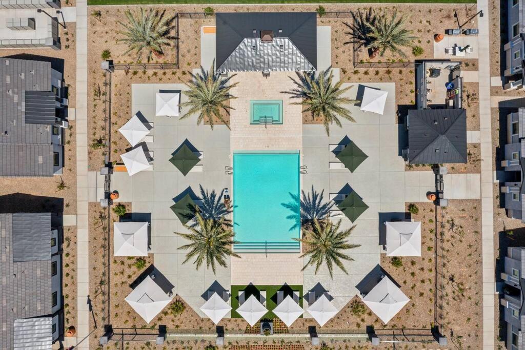 Sunny Contemporary Home in Casa Grande with Pool,BBQ