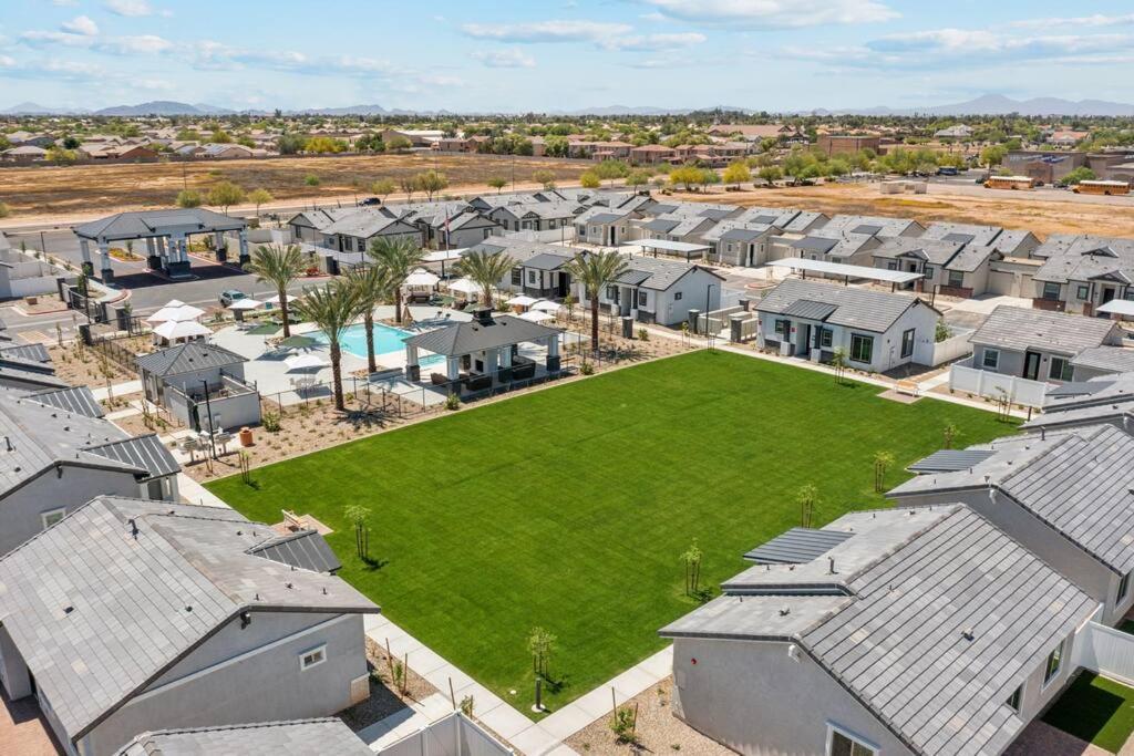 Sunny Contemporary Home in Casa Grande with Pool,BBQ