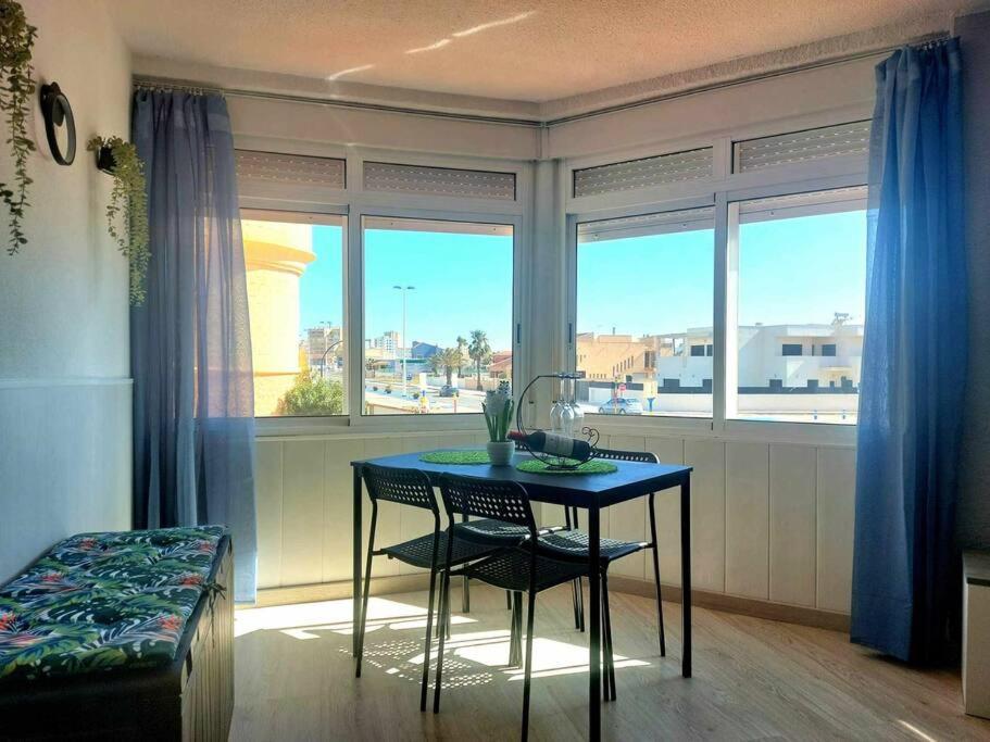 M&G Cozy Studio Apartment -beachfront,WIFI,AirCon,FullyEquipped