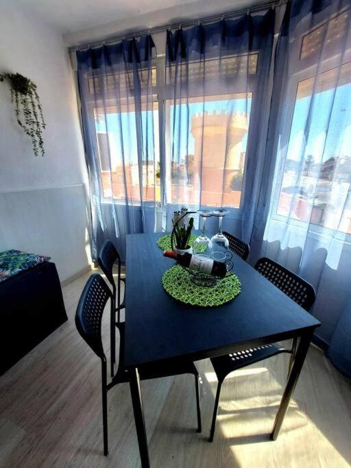 M&G Cozy Studio Apartment -beachfront,WIFI,AirCon,FullyEquipped