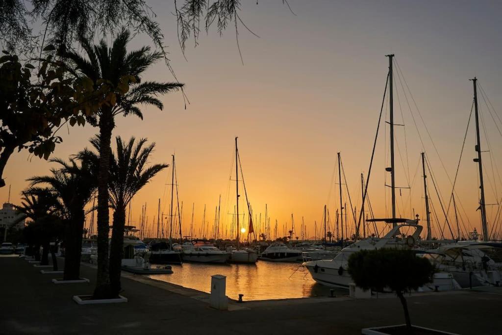 M&G Cozy Studio Apartment -beachfront,WIFI,AirCon,FullyEquipped