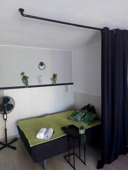 M&G Cozy Studio Apartment -beachfront,WIFI,AirCon,FullyEquipped
