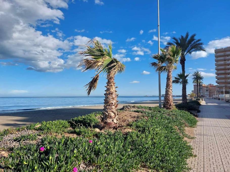 M&G Cozy Studio Apartment -beachfront,WIFI,AirCon,FullyEquipped