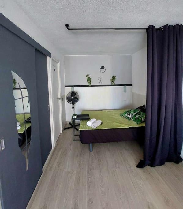 M&G Cozy Studio Apartment -beachfront,WIFI,AirCon,FullyEquipped