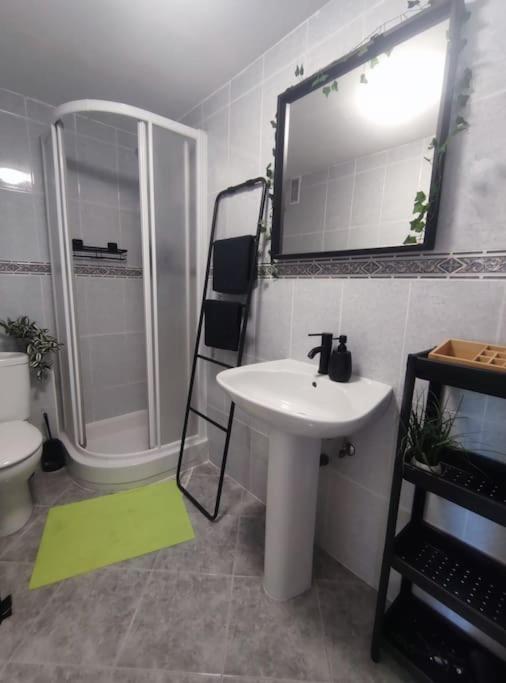 M&G Cozy Studio Apartment -beachfront,WIFI,AirCon,FullyEquipped